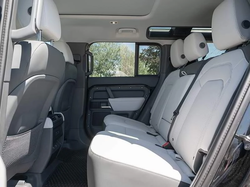 2025 Land Rover Defender L663 - Image 5 of 17