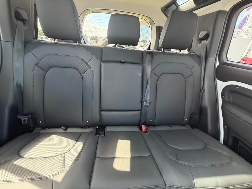 2025 Land Rover Defender L663 - Image 16 of 16