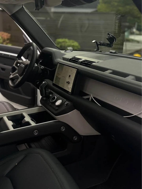 2025 Land Rover Defender L663 - Image 3 of 5