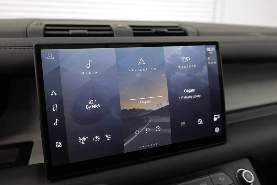 2025 Land Rover Defender L663 - Image 17 of 20