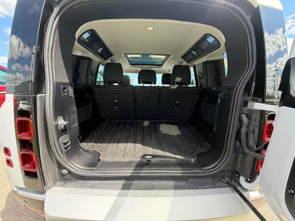 2025 Land Rover Defender L663 - Image 10 of 16