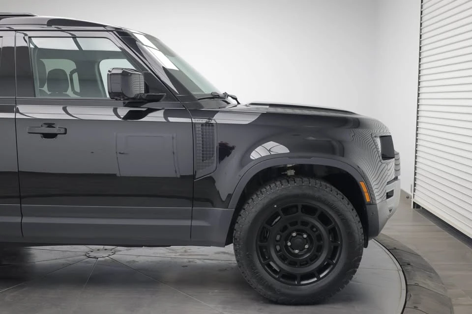 2025 Land Rover Defender L663 - Image 3 of 20