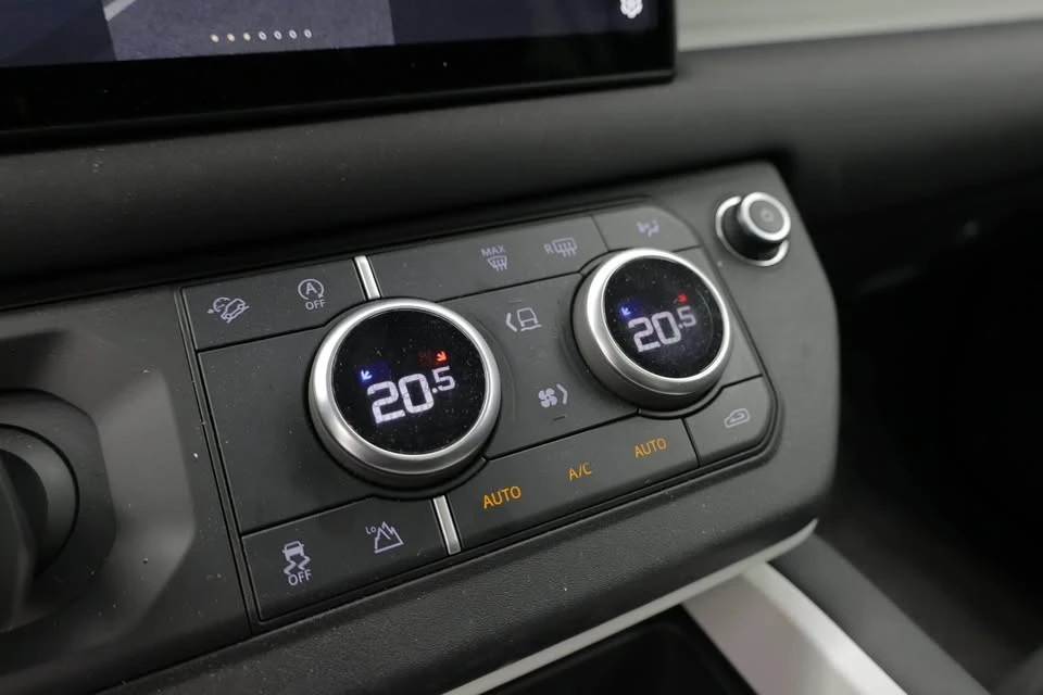 2025 Land Rover Defender L663 - Image 18 of 20