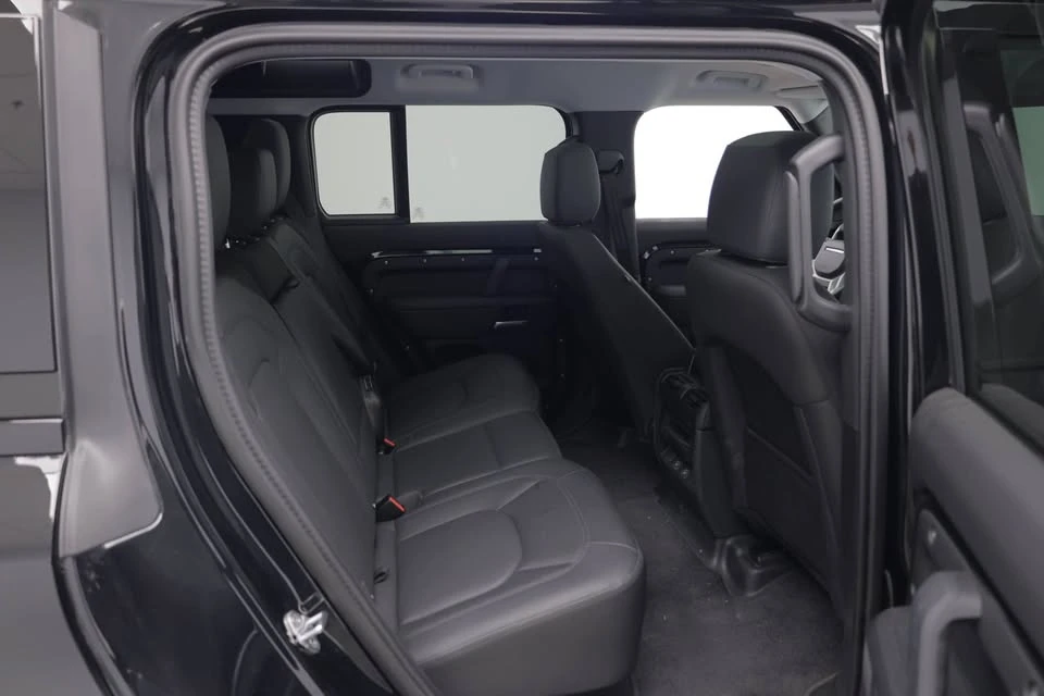 2025 Land Rover Defender L663 - Image 14 of 20