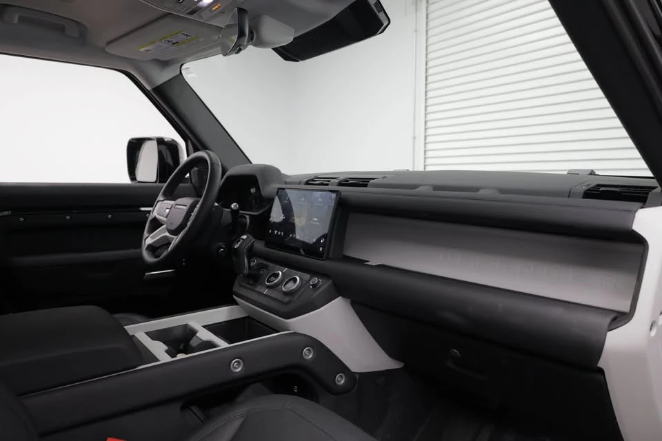 2025 Land Rover Defender L663 - Image 16 of 20