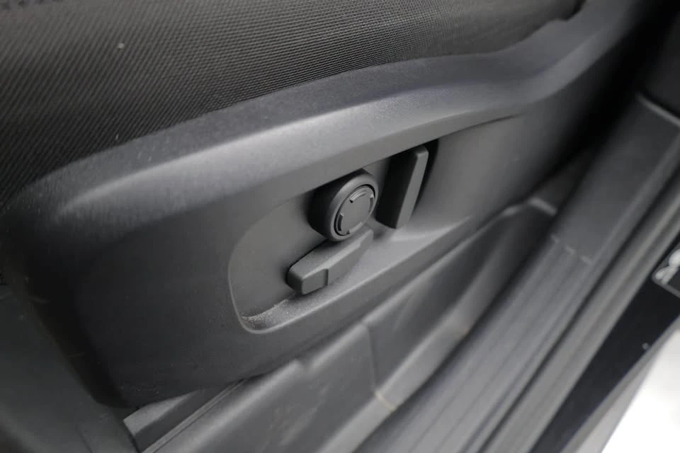2025 Land Rover Defender L663 - Image 12 of 20