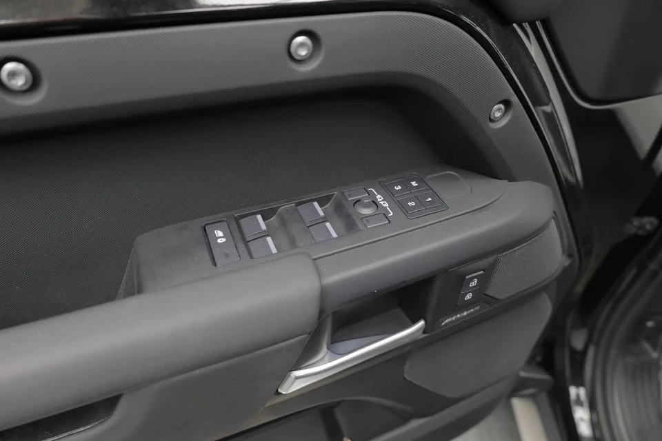 2025 Land Rover Defender L663 - Image 11 of 20