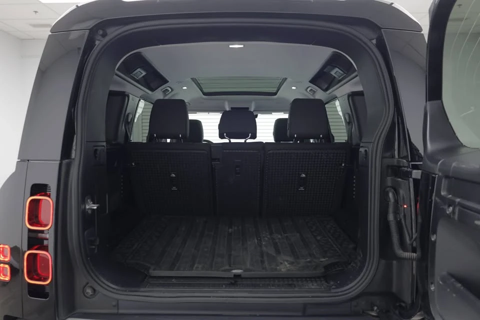 2025 Land Rover Defender L663 - Image 13 of 20