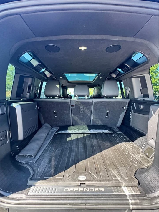 2025 Land Rover Defender Octa - Image 18 of 20