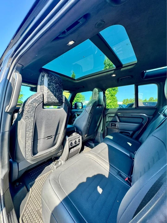 2025 Land Rover Defender Octa - Image 12 of 20