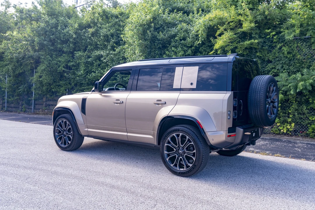 2025 Land Rover Defender Octa - Image 8 of 24