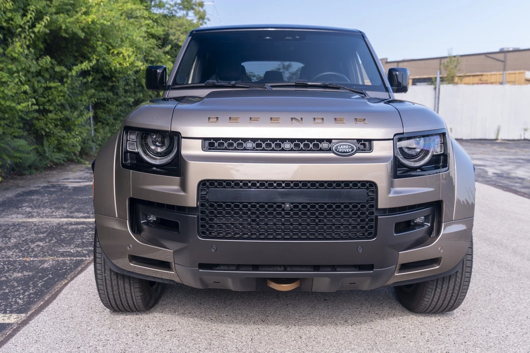 2025 Land Rover Defender Octa - Image 18 of 24