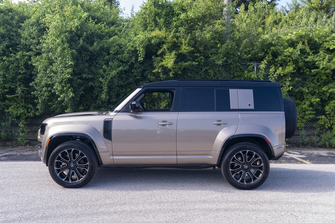2025 Land Rover Defender Octa - Image 3 of 24