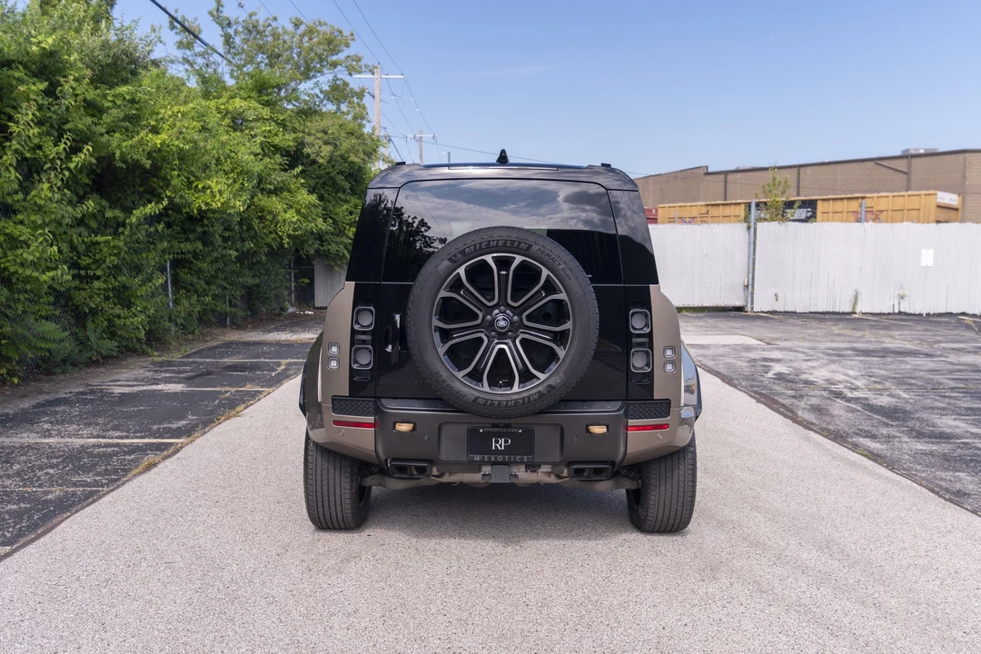 2025 Land Rover Defender Octa - Image 10 of 24