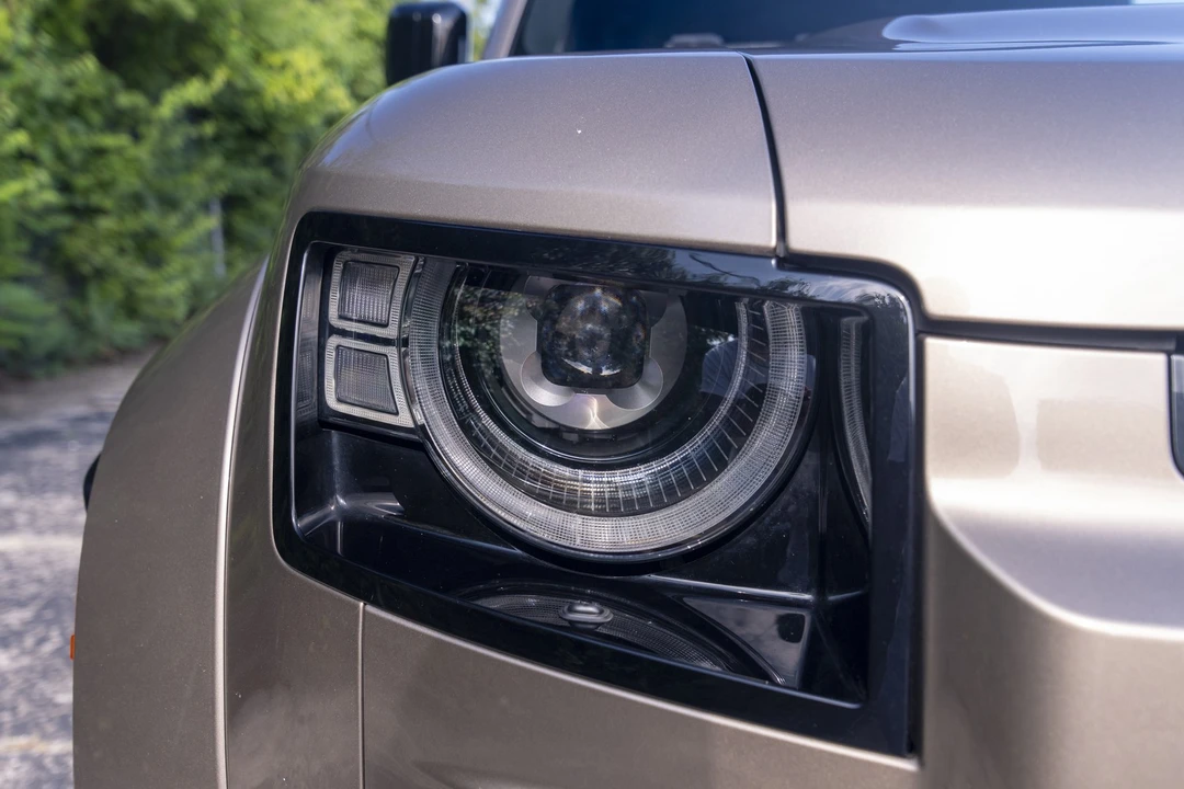 2025 Land Rover Defender Octa - Image 11 of 24
