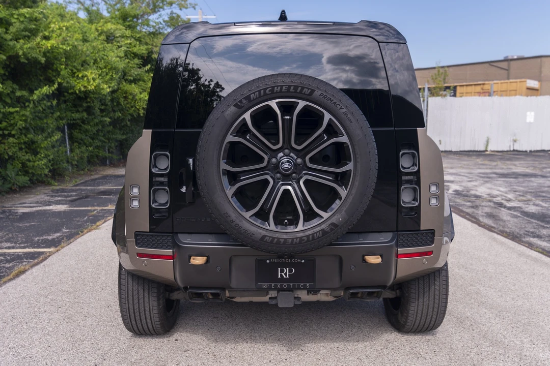2025 Land Rover Defender Octa - Image 22 of 24