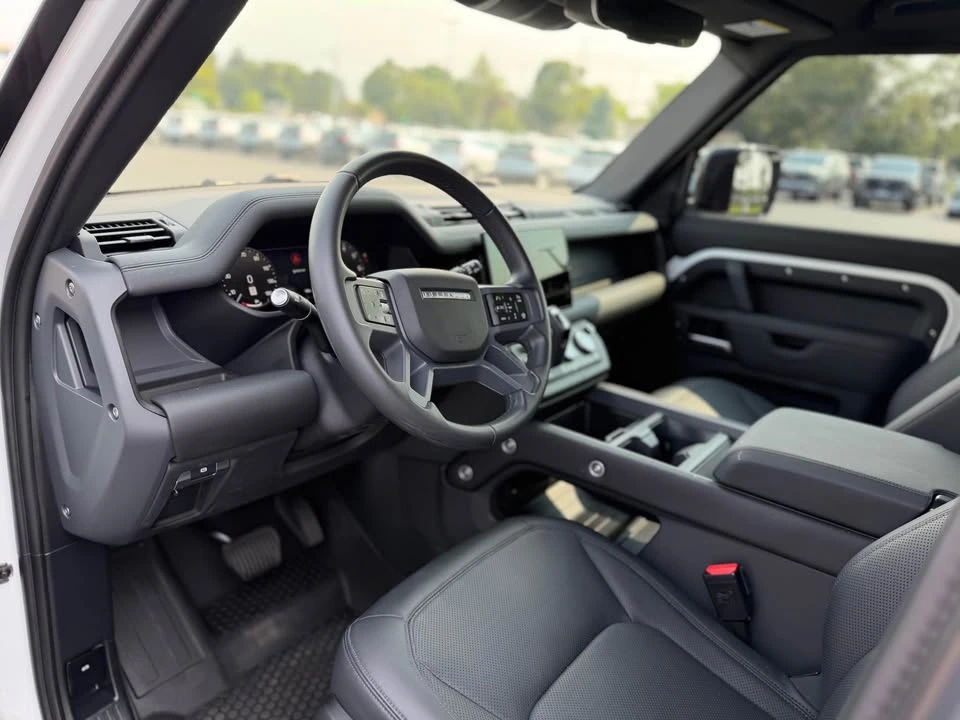 2025 Land Rover Defender L663 - Image 10 of 13