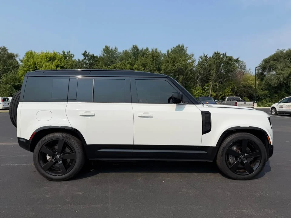 2025 Land Rover Defender L663 - Image 4 of 13