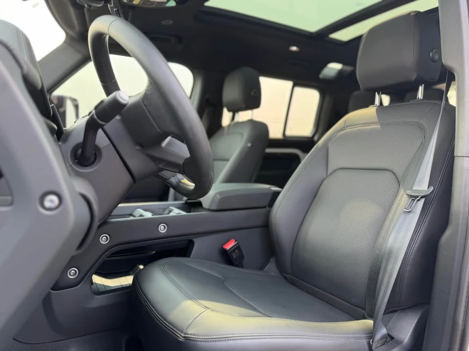 2025 Land Rover Defender L663 - Image 11 of 13