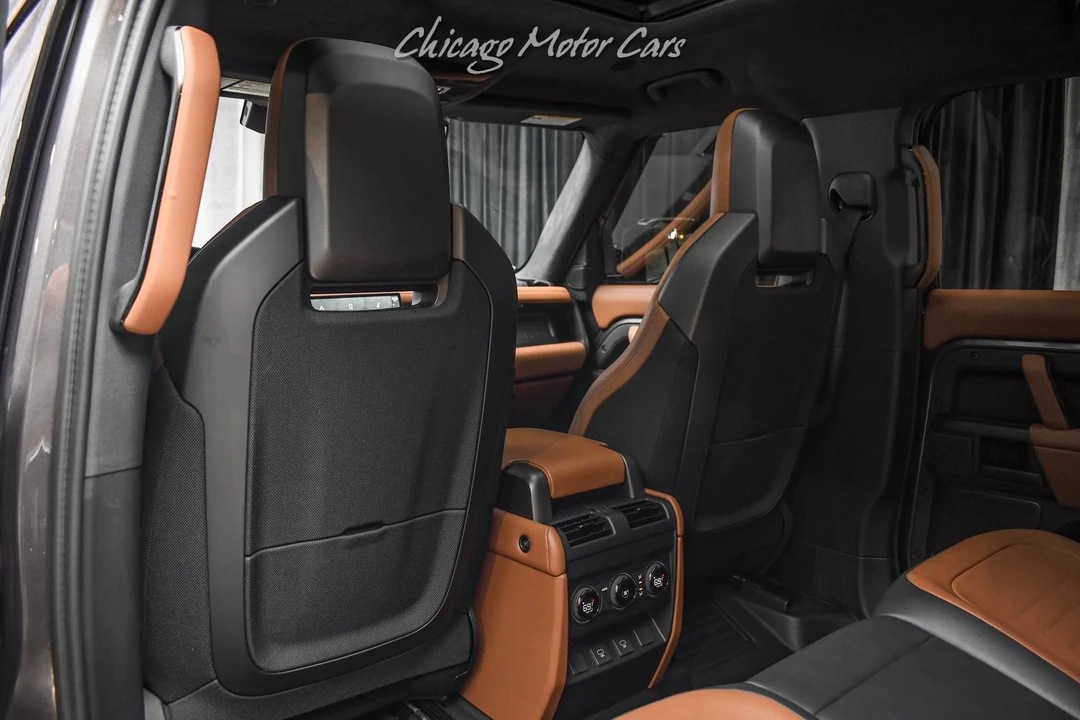2025 Land Rover Defender Octa - Image 28 of 31