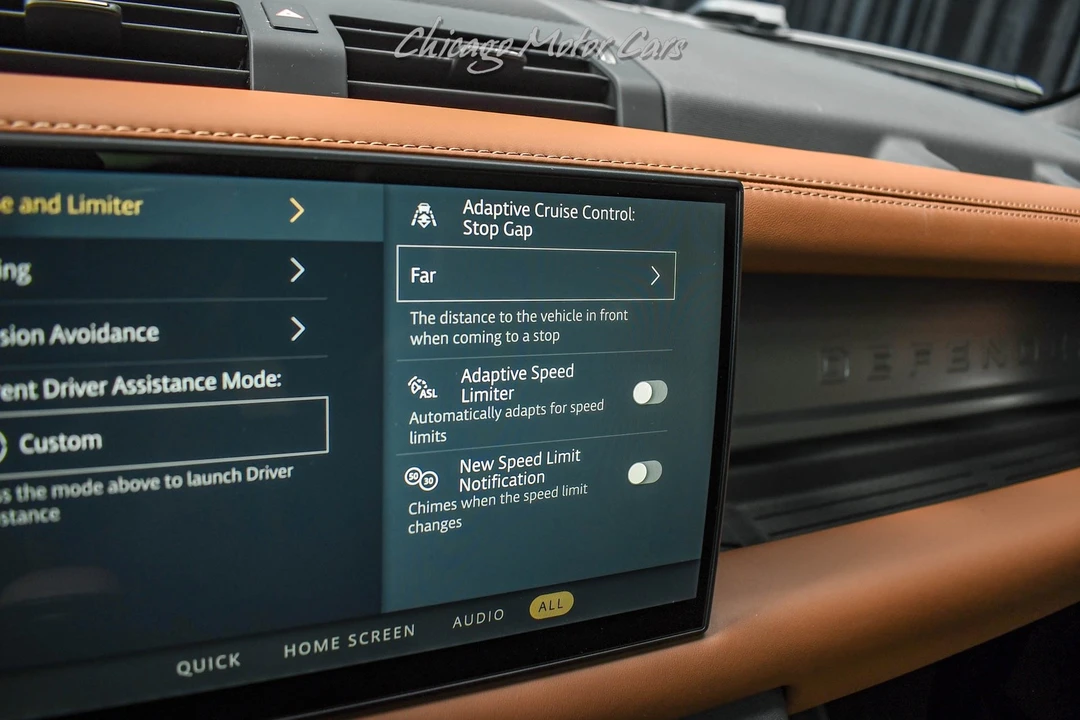 2025 Land Rover Defender Octa - Image 16 of 31