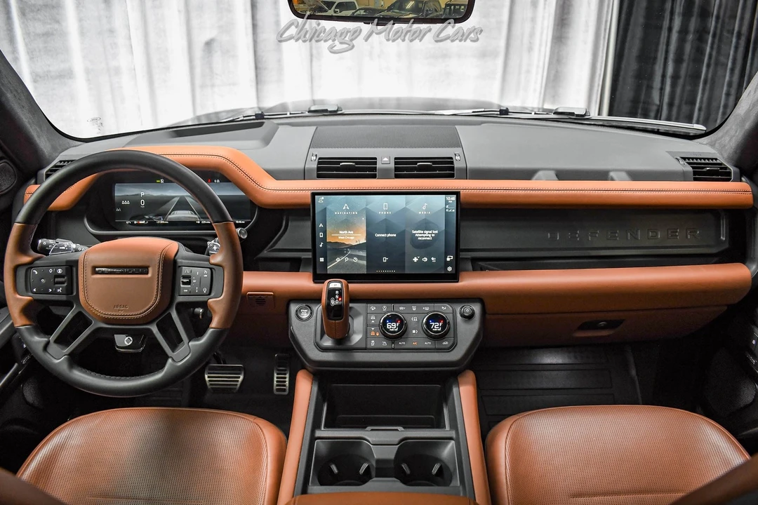 2025 Land Rover Defender Octa - Image 24 of 31