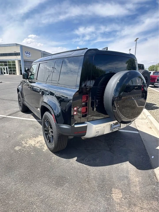 2025 Land Rover Defender L663 - Image 3 of 4