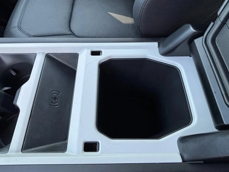 2025 Land Rover Defender L663 - Image 17 of 19