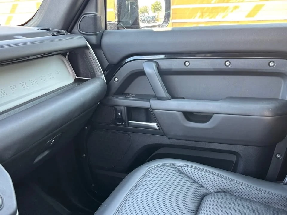 2025 Land Rover Defender L663 - Image 18 of 19
