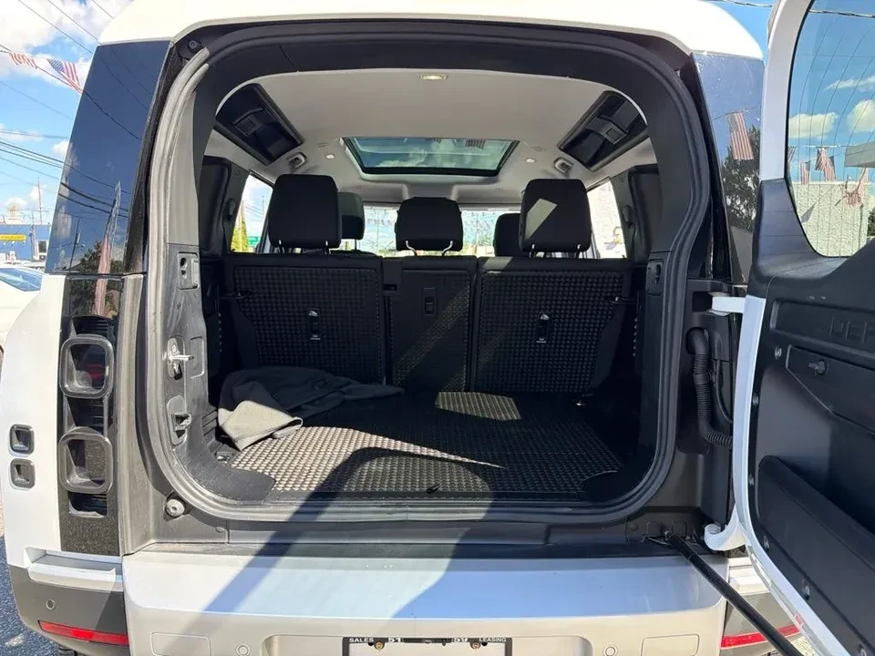 2025 Land Rover Defender L663 - Image 9 of 15