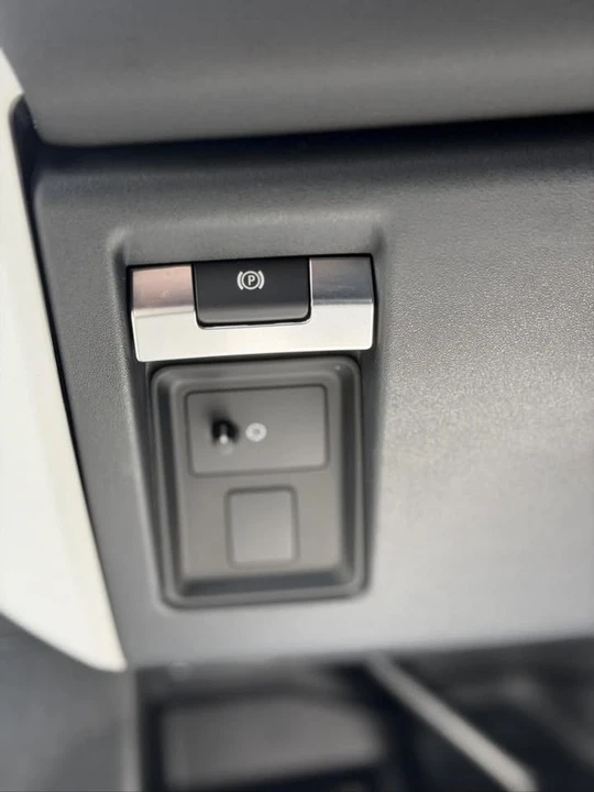 2025 Land Rover Defender L663 - Image 12 of 20
