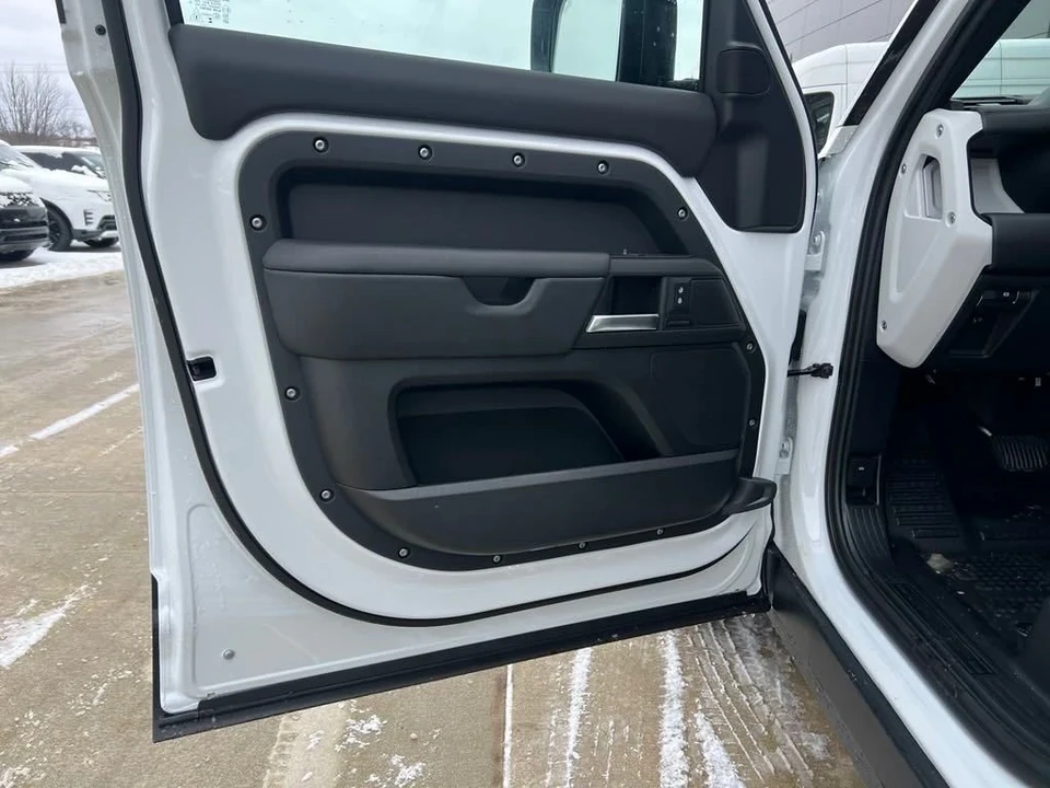 2025 Land Rover Defender L663 - Image 10 of 12