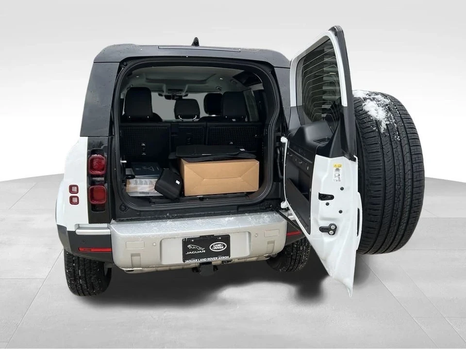 2025 Land Rover Defender L663 - Image 9 of 12