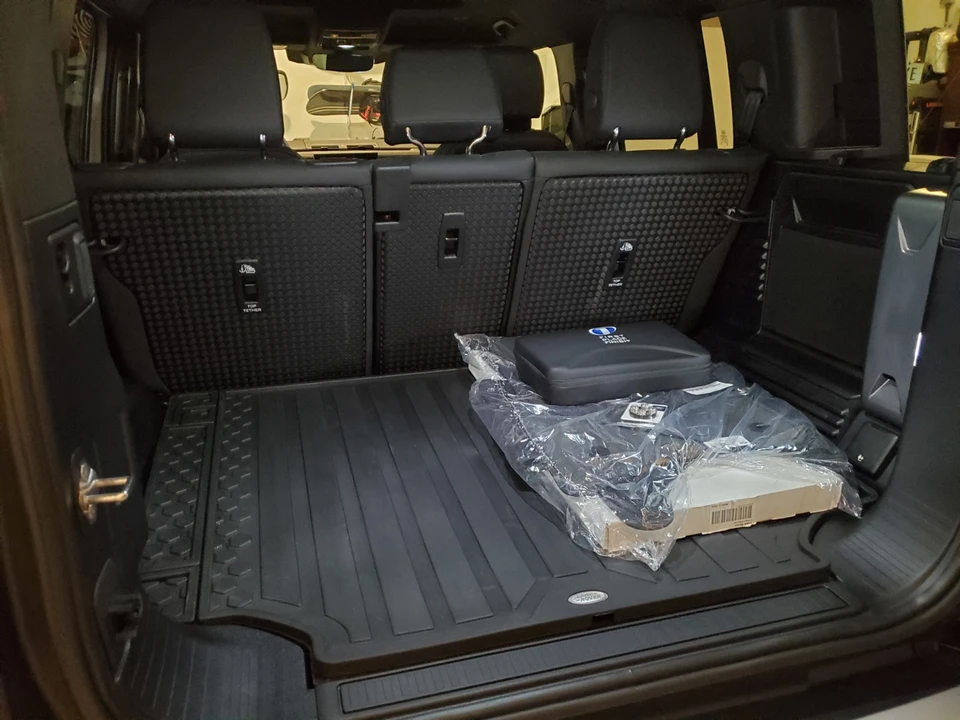 2025 Land Rover Defender L663 - Image 14 of 20
