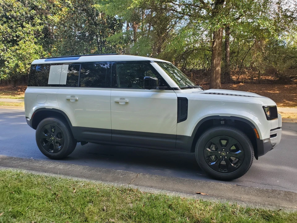 2025 Land Rover Defender L663 - Image 4 of 20