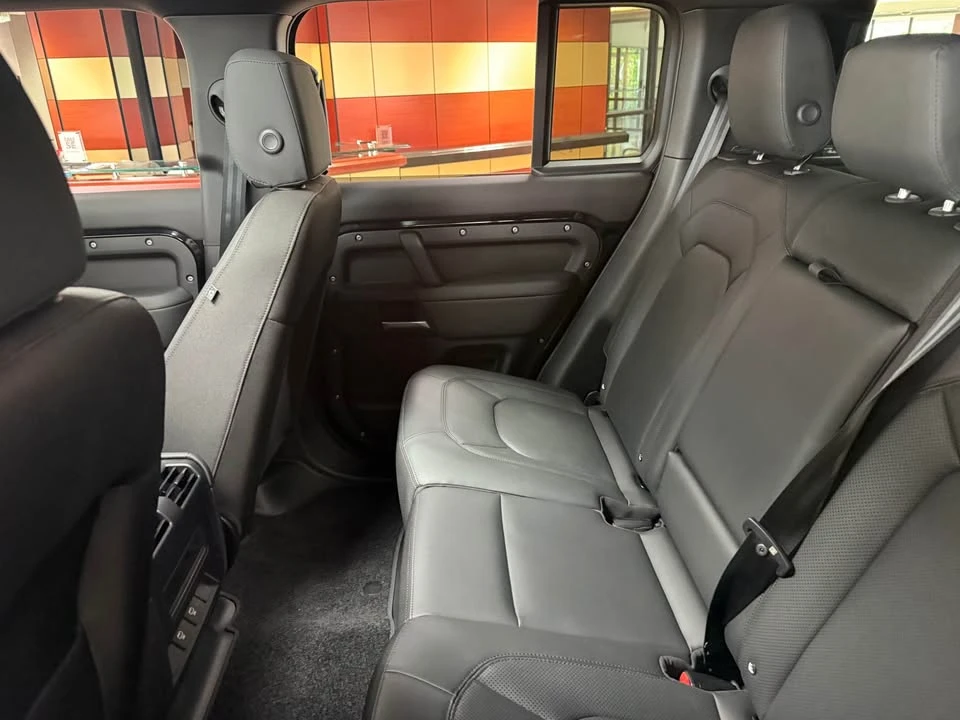 2025 Land Rover Defender L663 - Image 5 of 7