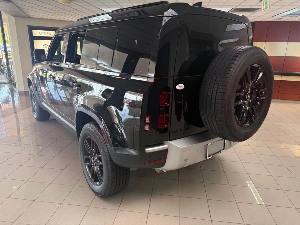 2025 Land Rover Defender L663 - Image 6 of 7