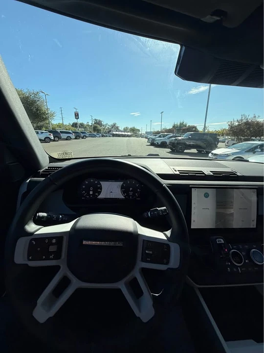 2025 Land Rover Defender L663 - Image 7 of 11