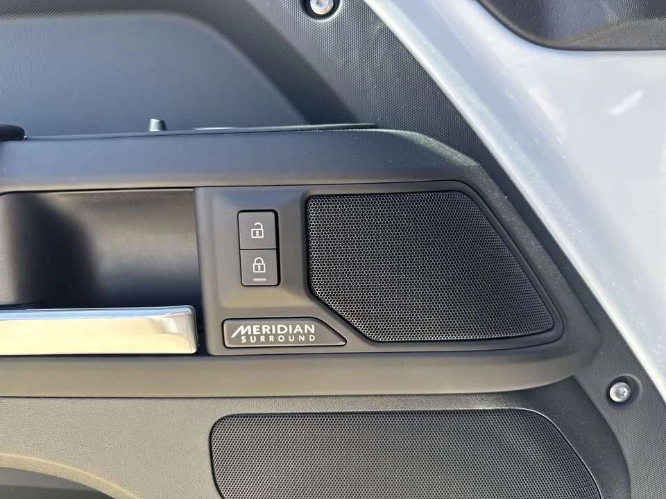 2025 Land Rover Defender L663 - Image 14 of 17