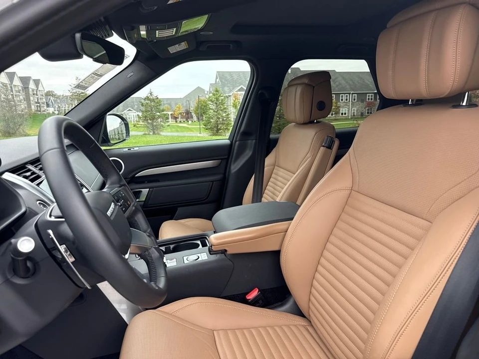 2025 Land Rover Discovery 5th Gen - Image 11 of 12