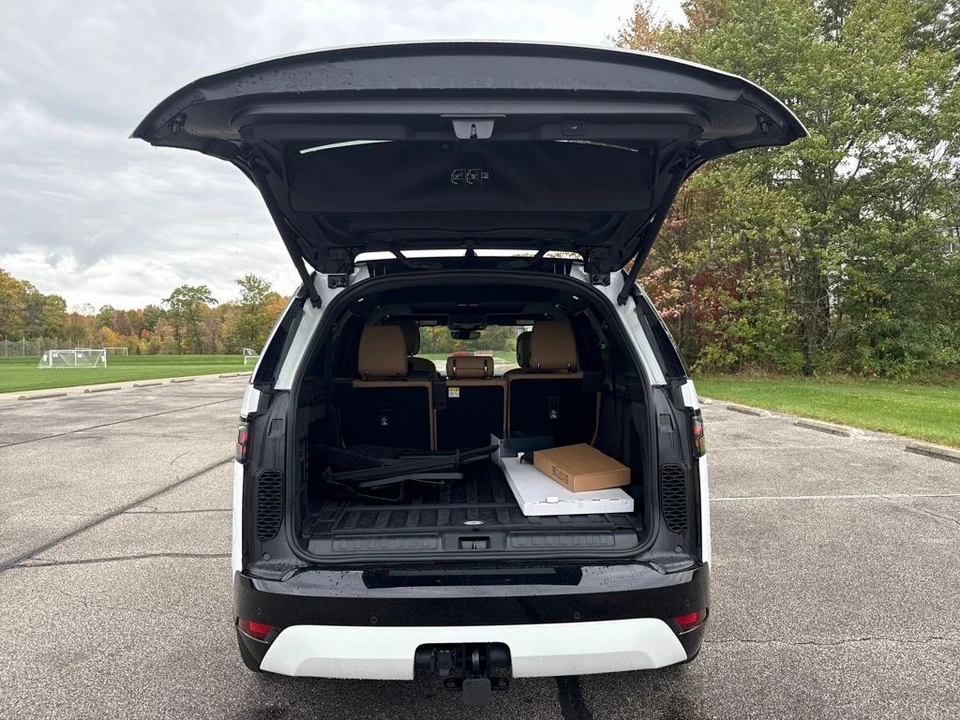 2025 Land Rover Discovery 5th Gen - Image 9 of 12