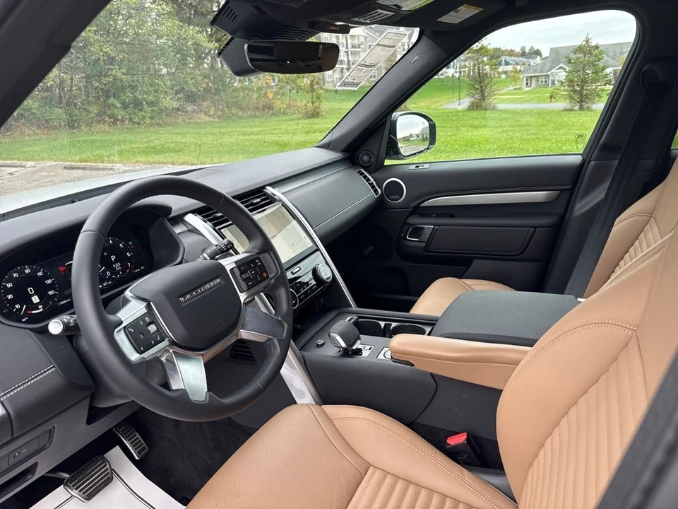 2025 Land Rover Discovery 5th Gen - Image 12 of 12