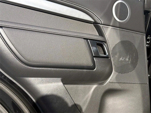 2025 Land Rover Discovery 5th Gen - Image 11 of 21