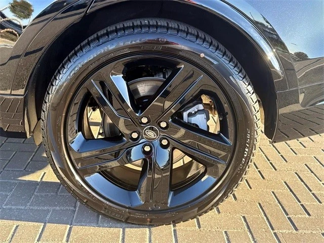 2025 Land Rover Discovery 5th Gen - Image 3 of 21