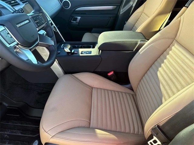 2025 Land Rover Discovery 5th Gen - Image 18 of 21