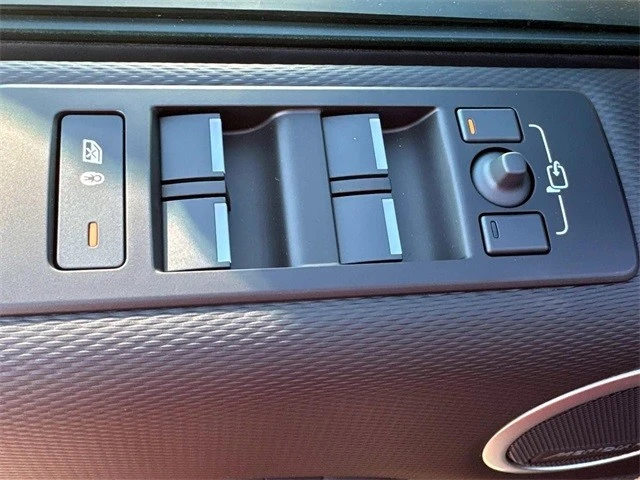 2025 Land Rover Discovery 5th Gen - Image 17 of 21