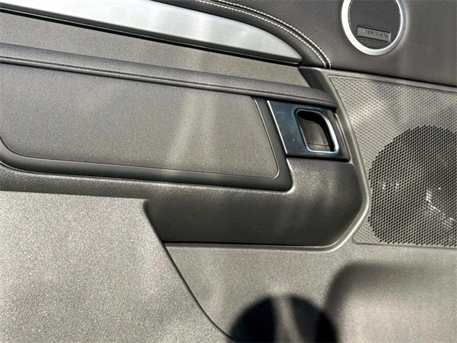 2025 Land Rover Discovery 5th Gen - Image 15 of 21