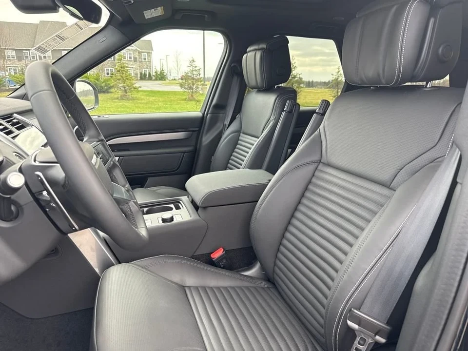 2025 Land Rover Discovery 5th Gen - Image 11 of 12