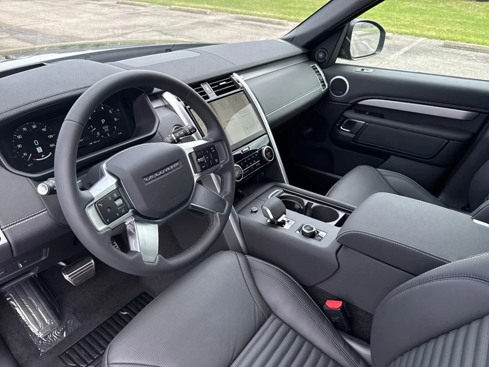 2025 Land Rover Discovery 5th Gen - Image 12 of 12