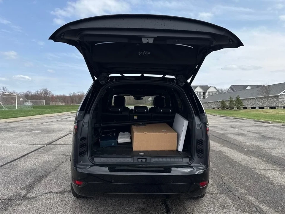 2025 Land Rover Discovery 5th Gen - Image 9 of 12